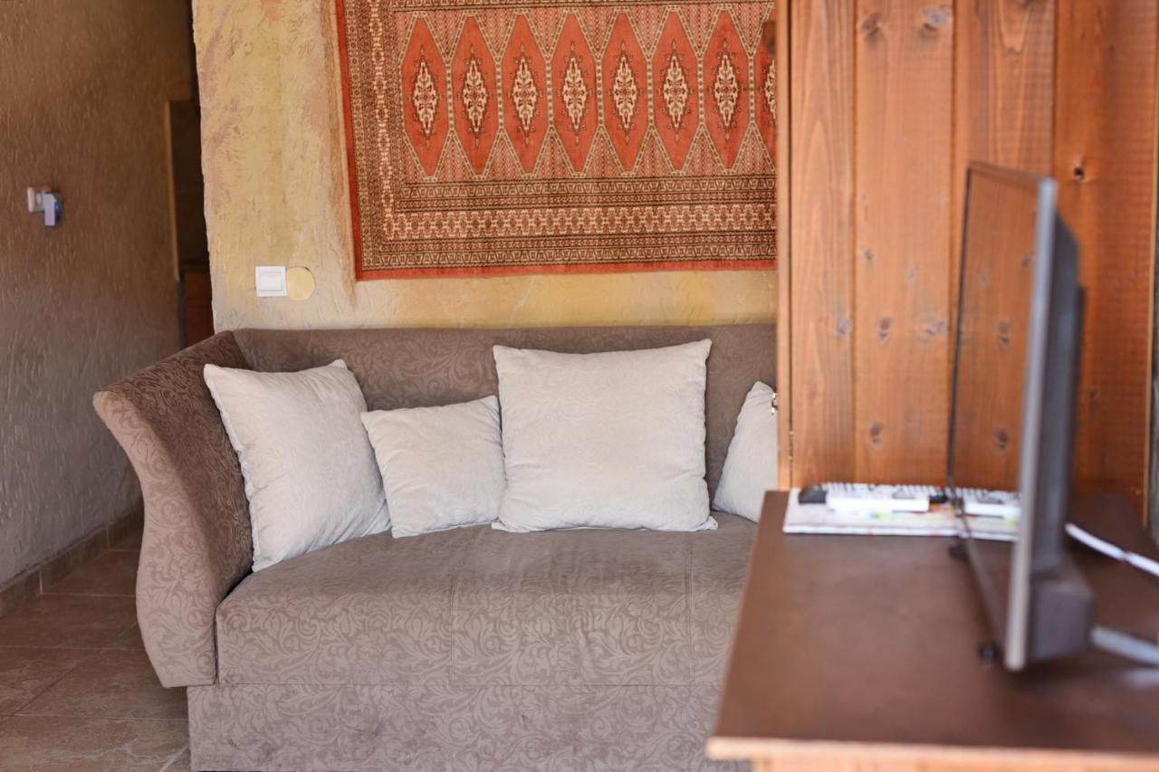 Sirocave Barlang Apartmanok Sirok Exterior photo
